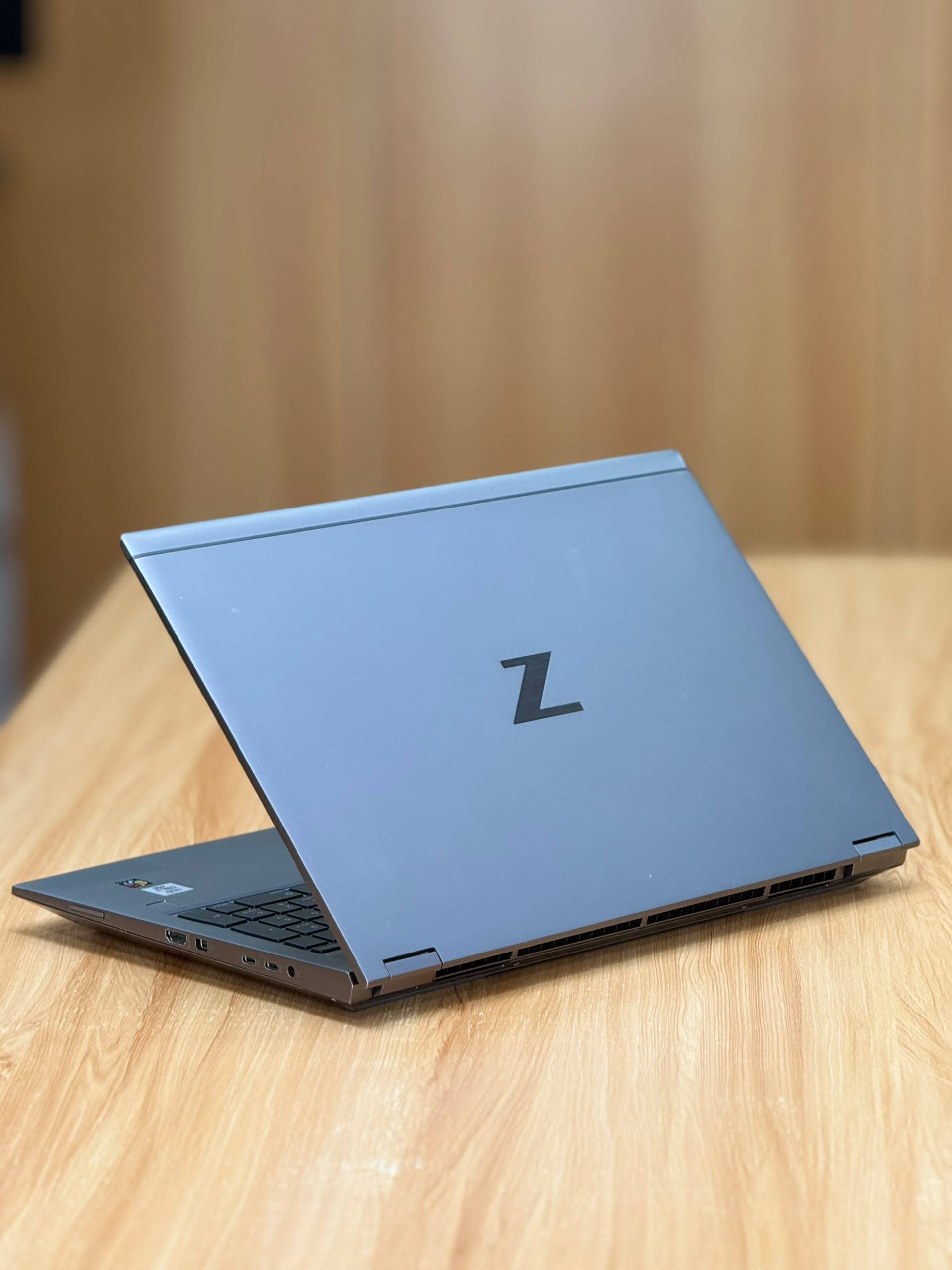 *HP ZBOOK FURY 15 G7 Mobile Workstation core i7 10th génération dédiée 04Go*

Écran 15.6´FHD
_Processeur Intel core i7-10850H 2.70GHz 06 cœurs 12 processeurs_
*RAM 32Go DDR4 2667 MT/s*
*SSD NVMe 512Go*
Clavier AZERTY/ rétro-éclairé/ pavé numérique 
Emprunte digital 
*NVDIA Quadro T1000 04Go dédiée*

