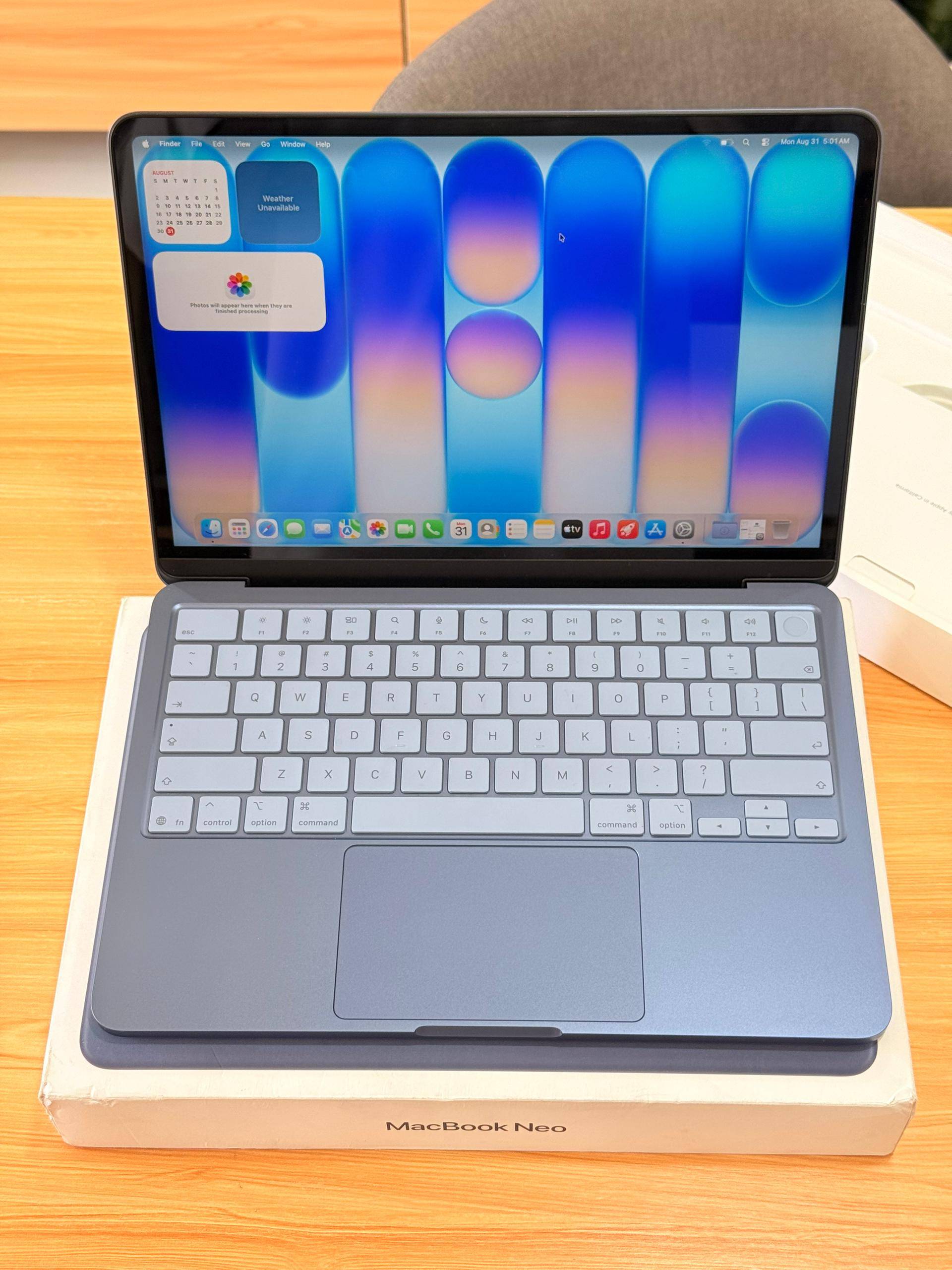 *MacBook Neo* 

Écran Liquid Retina 13’ 
RAM 08Go 
SSD 512Go 
Magic Keyboard 
Touch ID 
02 Ports USB-C
État de batterie 100%
Cycle 05

