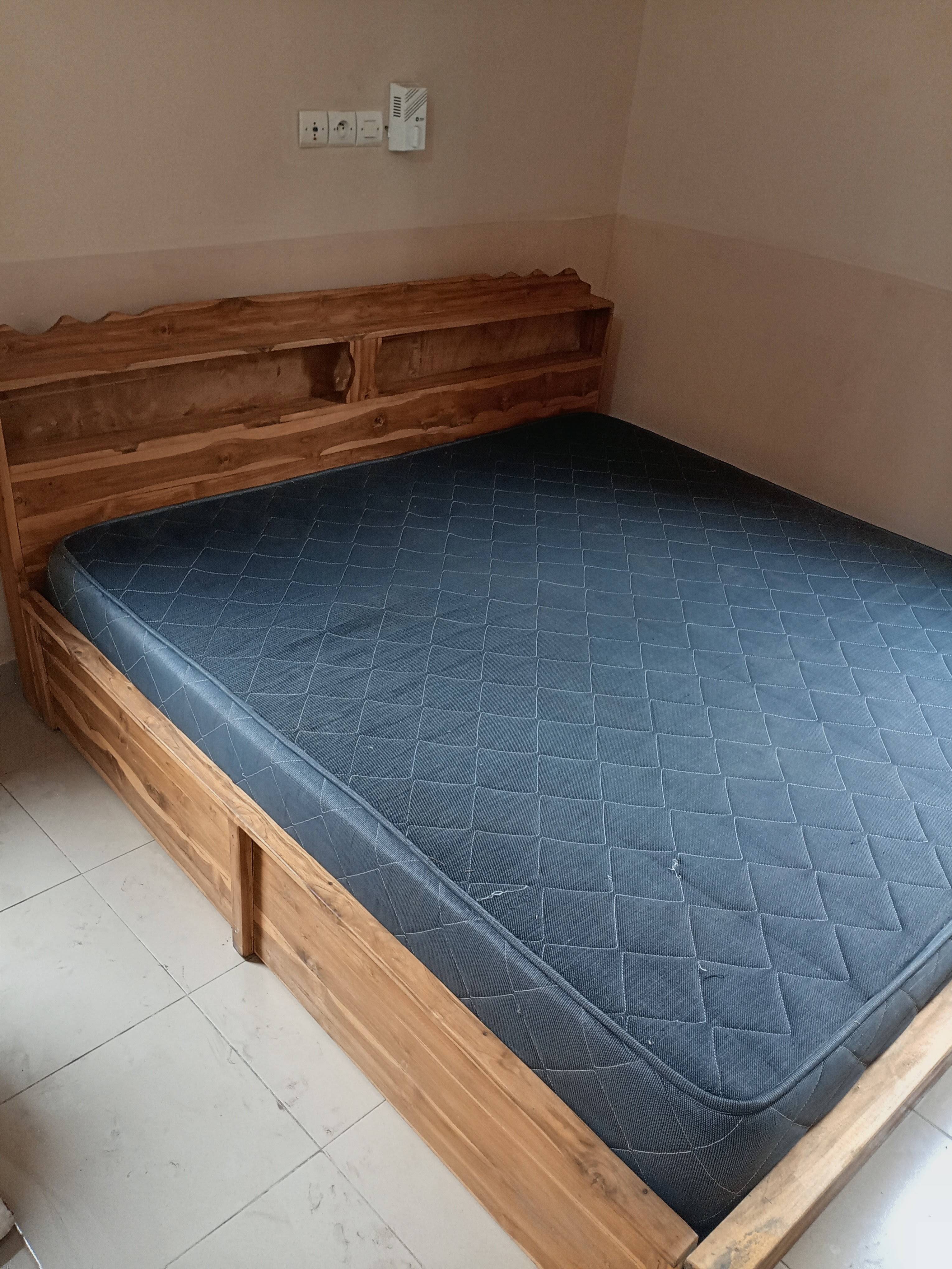 LIT DE 3 PLACES AVEC MATELAS 